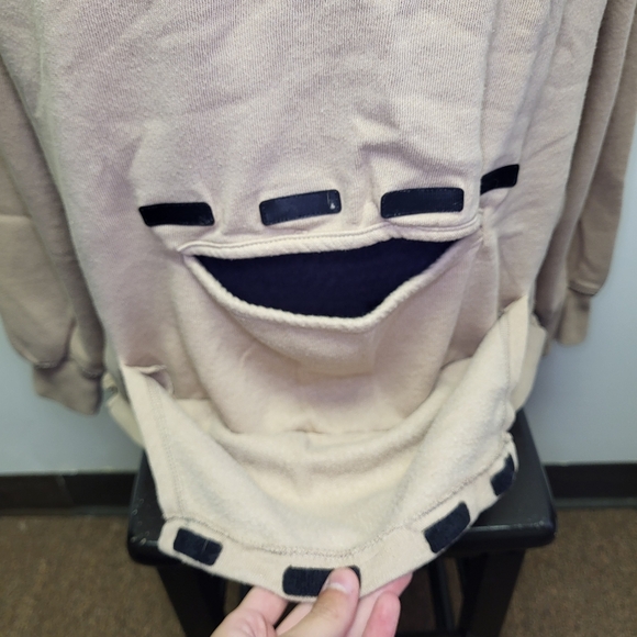 Tan hoody with velcro pouch size medium - Picture 2 of 5